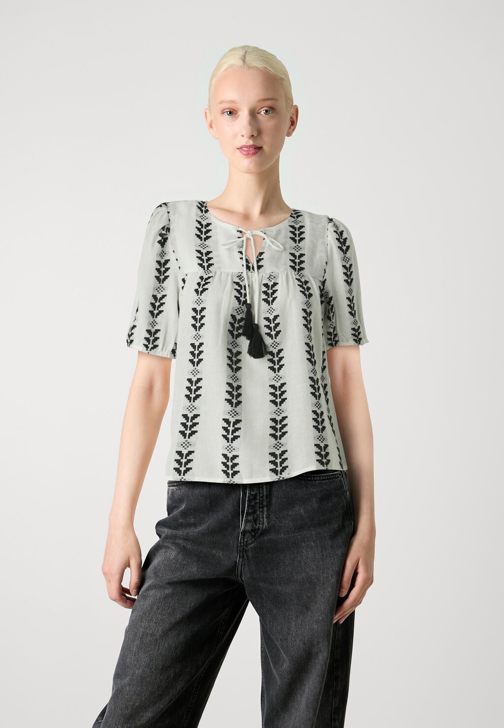 Блуза JDYELLY JAQUARD JDY, кремовый
Блуза JDYELLY JAQUARD JDY, кремовый