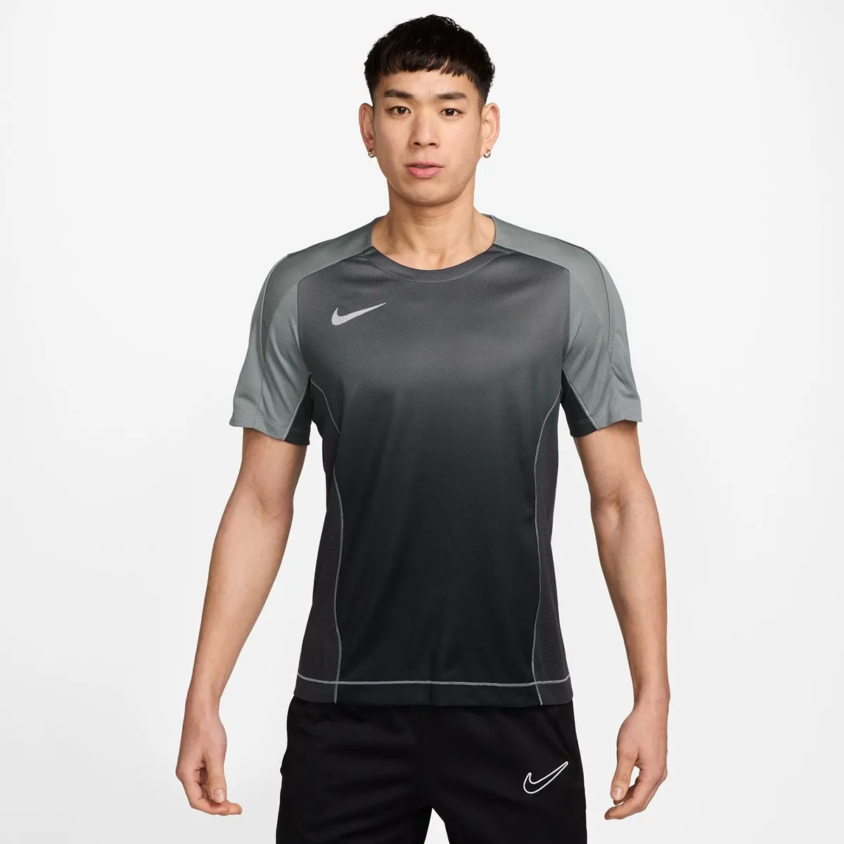Мужская футболка Dri-FIT Strk+ Top Ss Aop Nike, серый
Мужская футболка Dri-FIT Strk+ Top Ss Aop Nike, серый