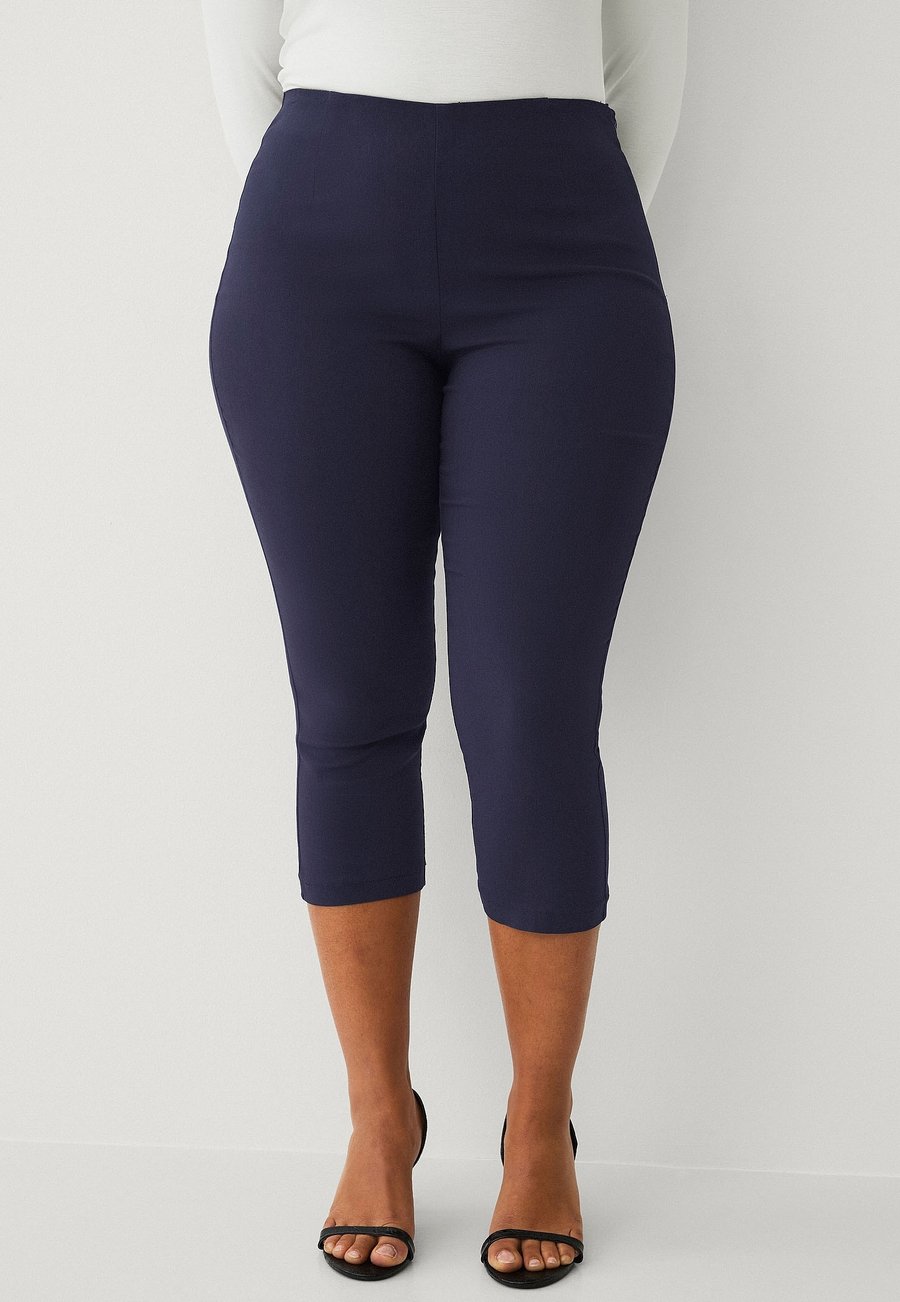 Шорты Ellos Plus collection Shorts, Marine/Dark Blue
Шорты Ellos Plus collection Shorts, Marine/Dark Blue