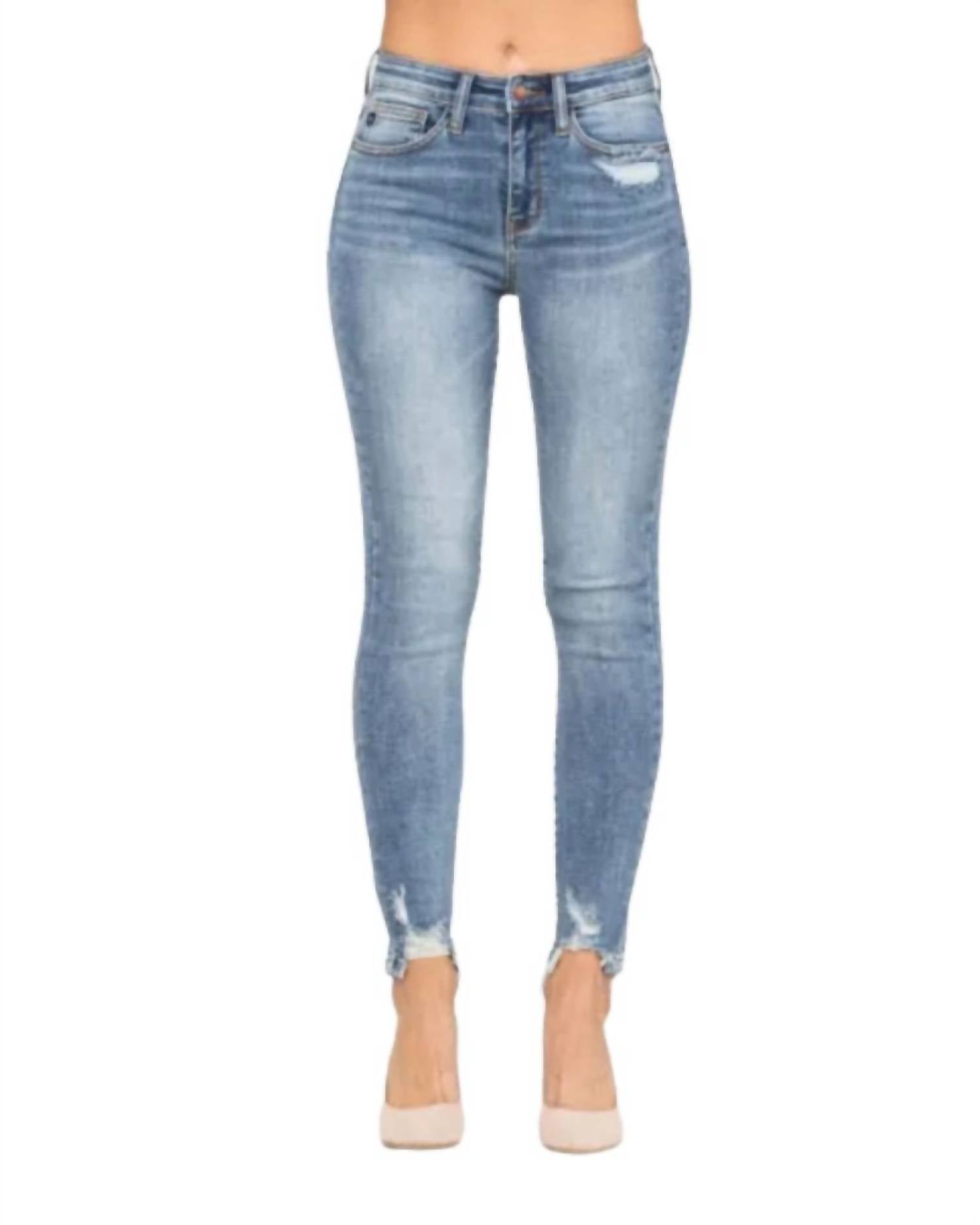 Винтажные узкие джинсы с высокой талией - Plus в светло-голубом цвете Judy Blue
Винтажные узкие джинсы с высокой талией - Plus в светло-голубом цвете Judy Blue