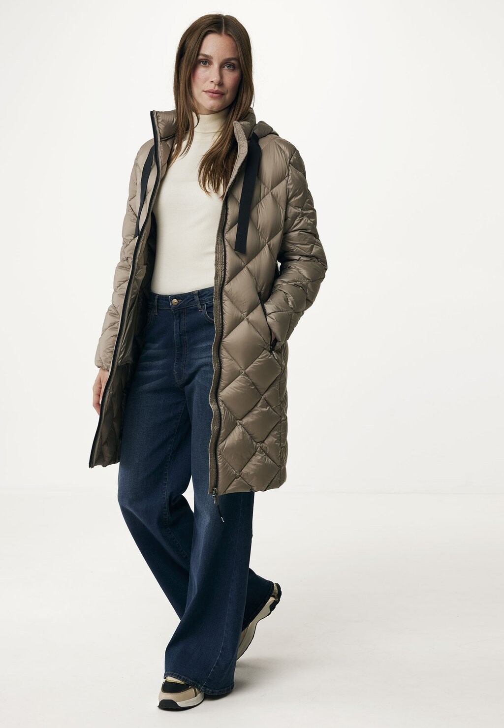 Зимнее пальто PADDED WITH DETACHABLE HOOD Mexx, серо-коричневый
Зимнее пальто PADDED WITH DETACHABLE HOOD Mexx, серо-коричневый