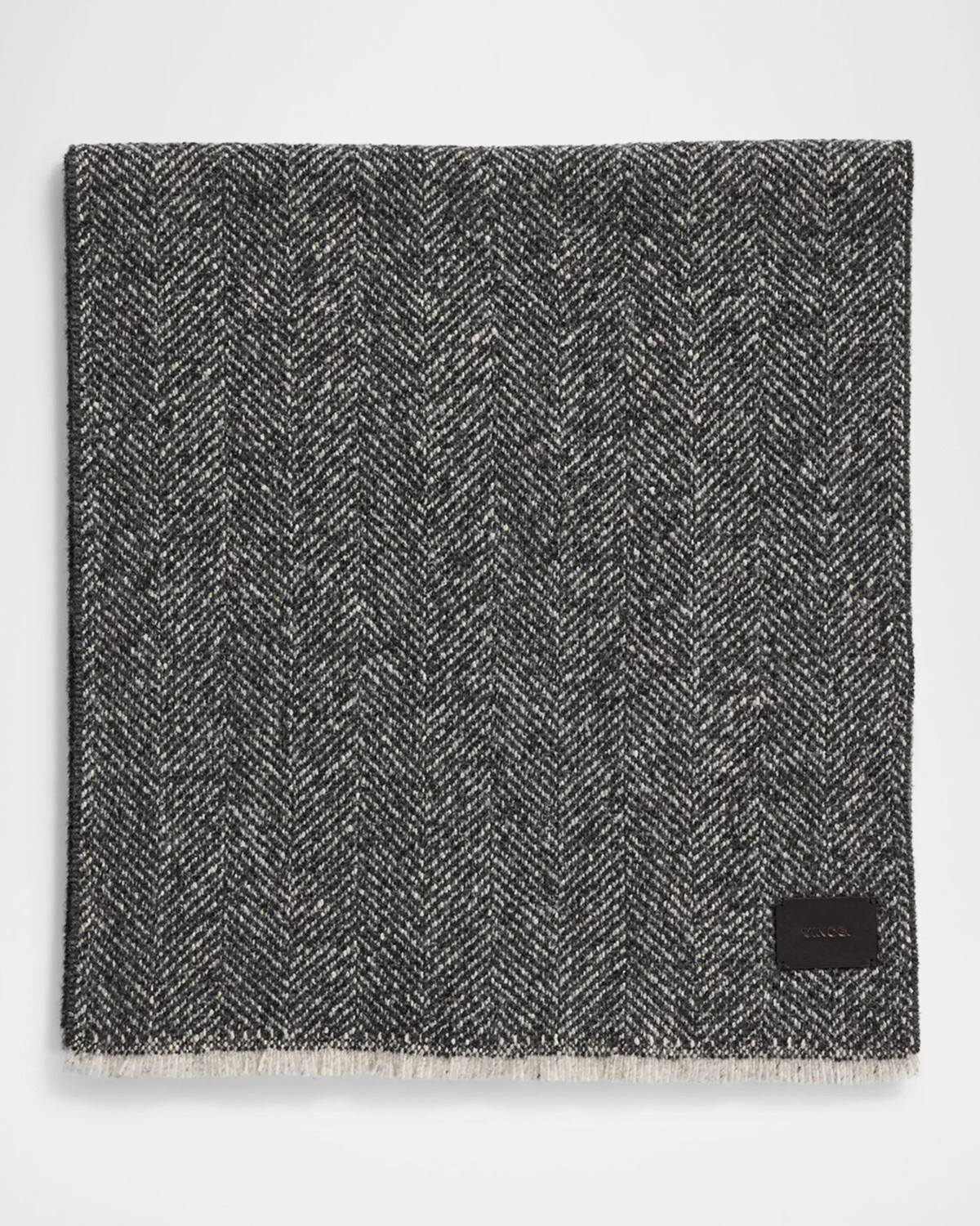 Шарф из кашемира с узором «елочка» Vince, цвет 001Blk
Шарф из кашемира с узором «елочка» Vince, цвет 001Blk