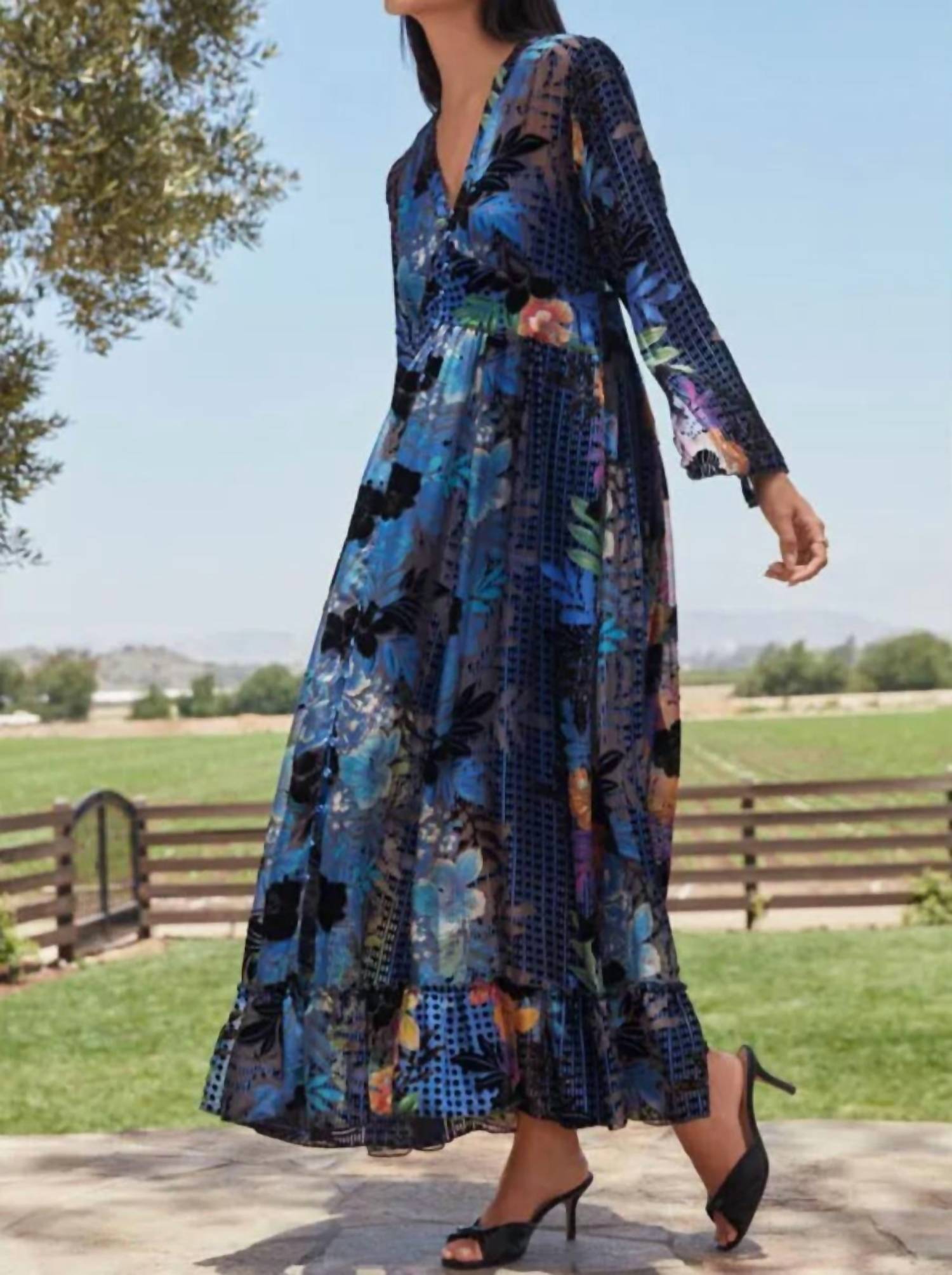 Платье Eclipse Burnout синего цвета Johnny Was
Платье Eclipse Burnout синего цвета Johnny Was