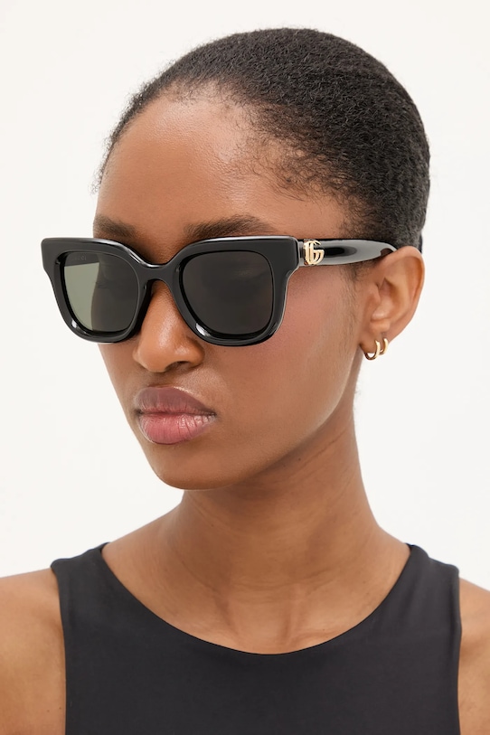 Солнцезащитные очки Gucci, черный
Солнцезащитные очки Gucci, черный