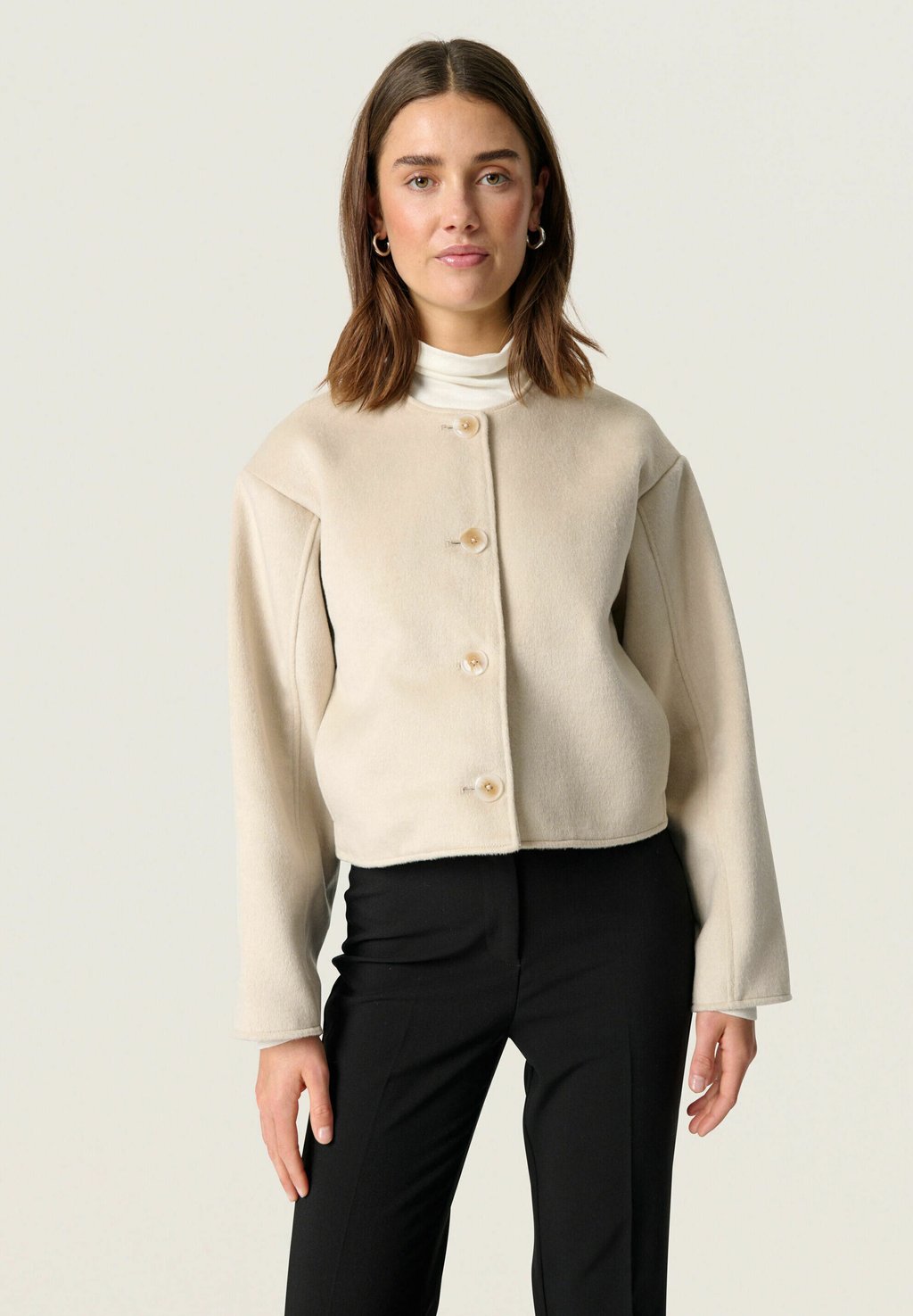 Легкая куртка Soaked in Luxury, слоновая кость
Легкая куртка Soaked in Luxury, слоновая кость