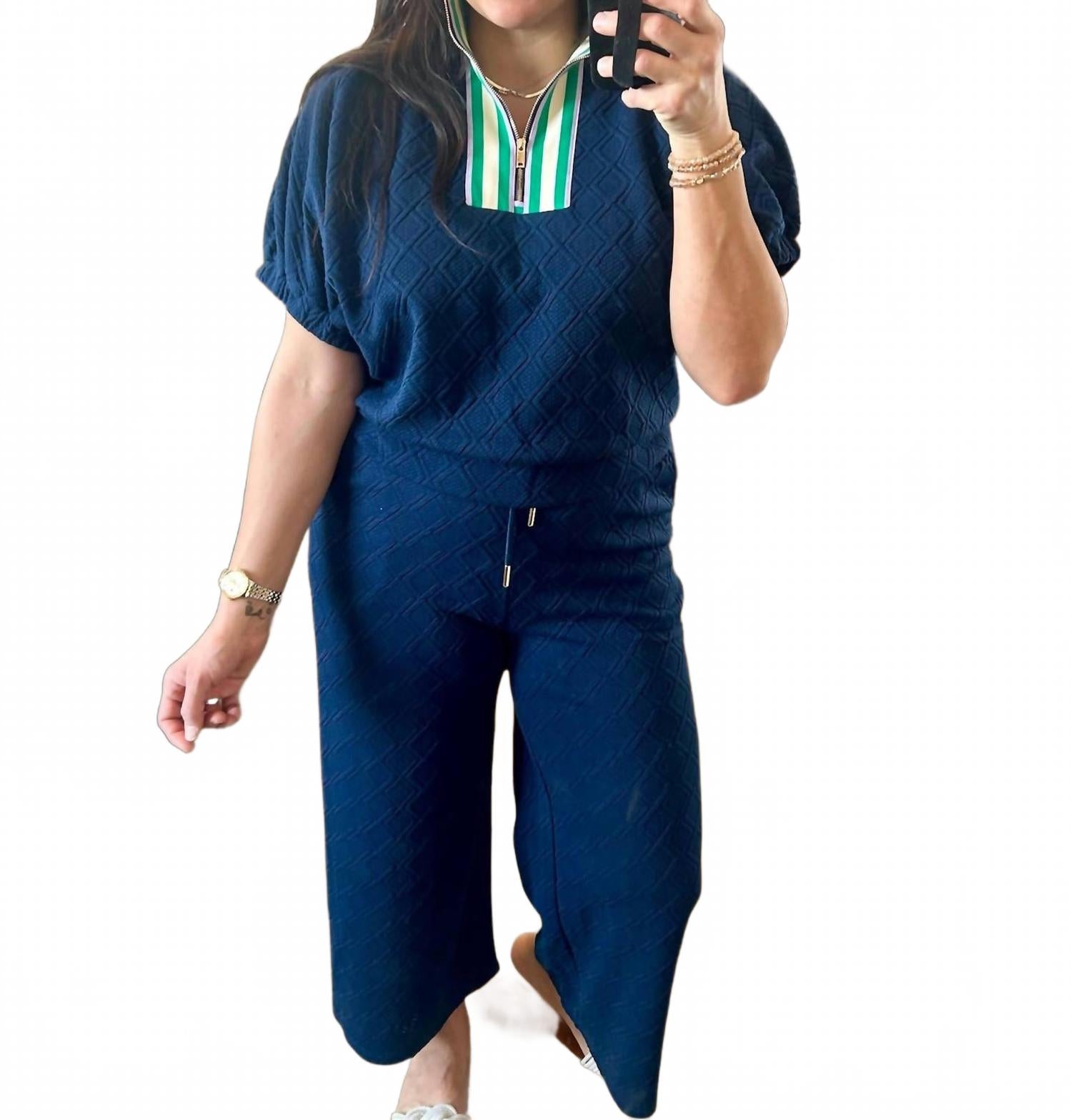 Брюки с ромбовидной текстурой темно-синего цвета Entro, темно-синий
Брюки с ромбовидной текстурой темно-синего цвета Entro, темно-синий