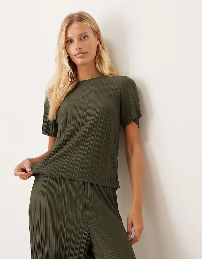 Координатная футболка Vila plisse глубокого хаки
Координатная футболка Vila plisse глубокого хаки