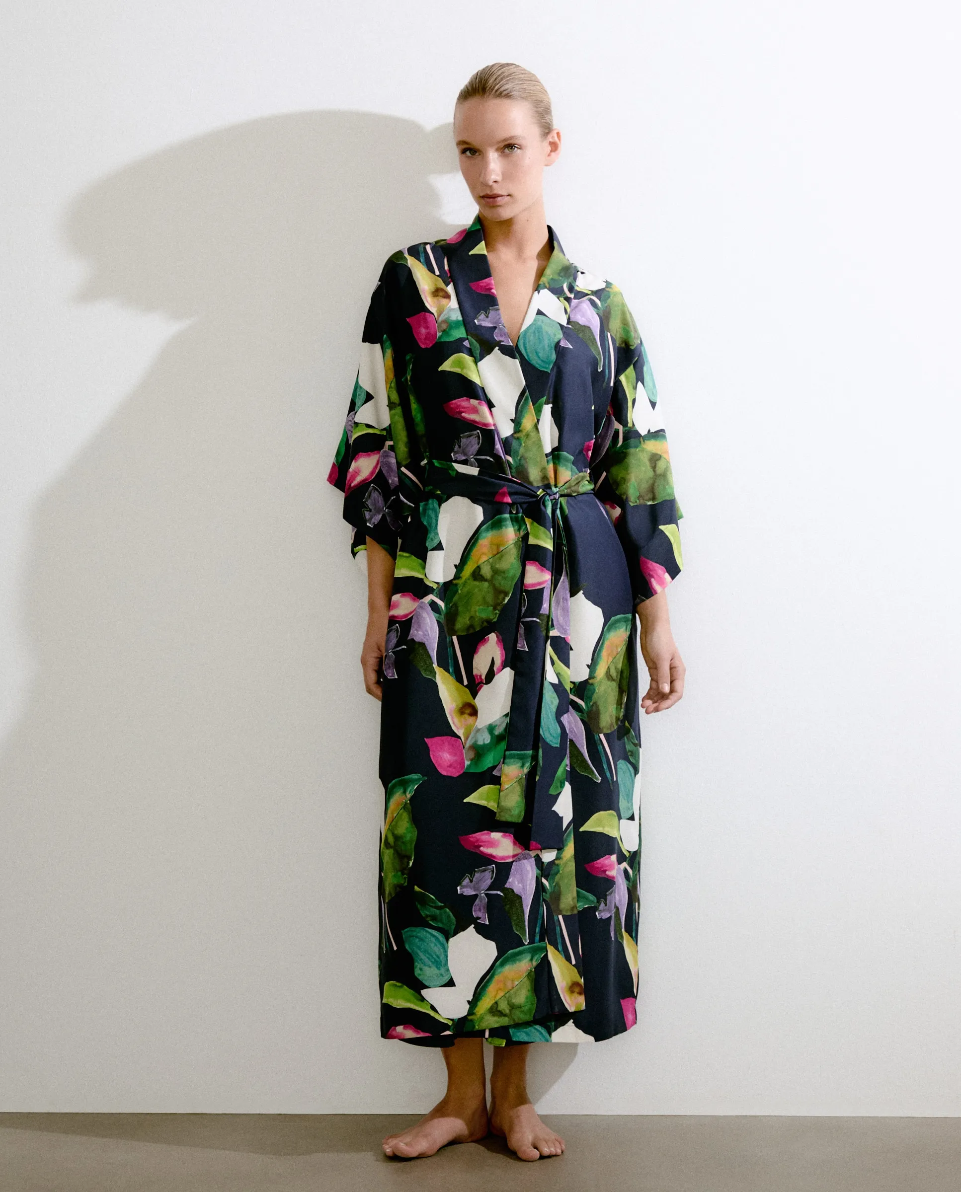 Женский длинный халат Natori, темно-синий
Женский длинный халат Natori, темно-синий