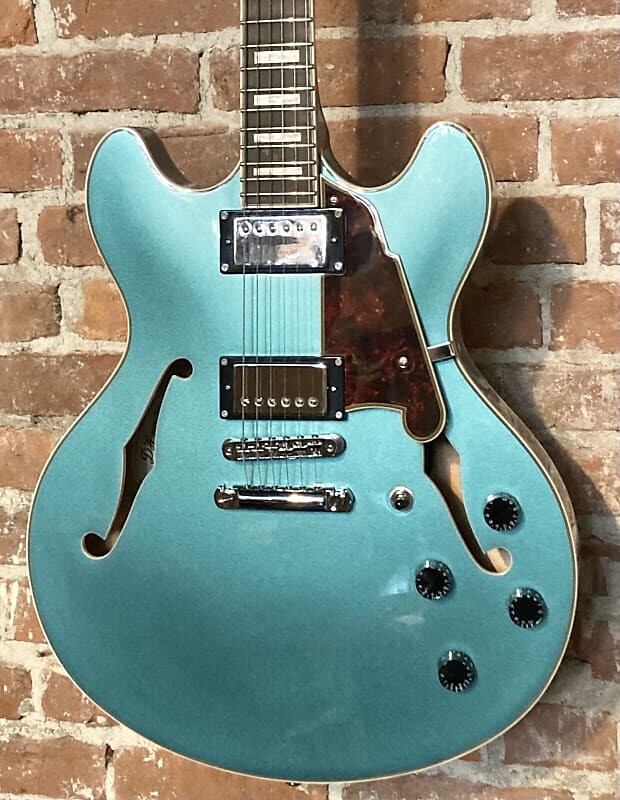 Электрогитара D'Angelico Premier DC Semi-Hollow Double Cut, Stop-Bar Tailpiece, Ocean Turquoise, Buy Indie!
Электрогитара D'Angelico Premier DC Semi-Hollow Double Cut, Stop-Bar Tailpiece, Ocean Turquoise, Buy Indie!