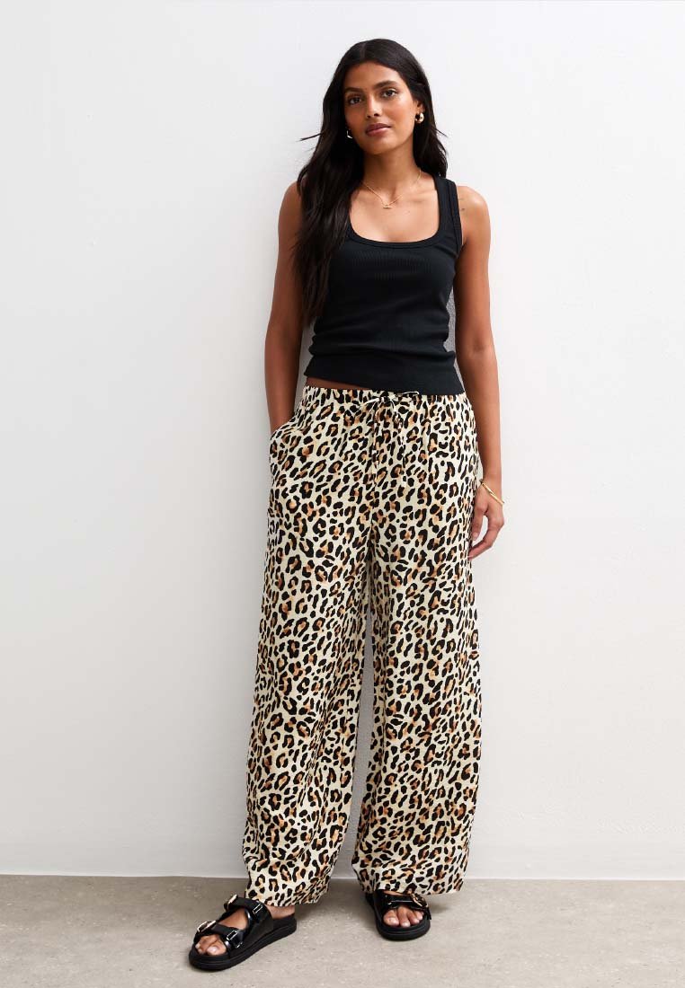 Брюки New Look LEOPARD PRINT WIDE LEG RELAXED, Brown Pattern/Brown
Брюки New Look LEOPARD PRINT WIDE LEG RELAXED, Brown Pattern/Brown