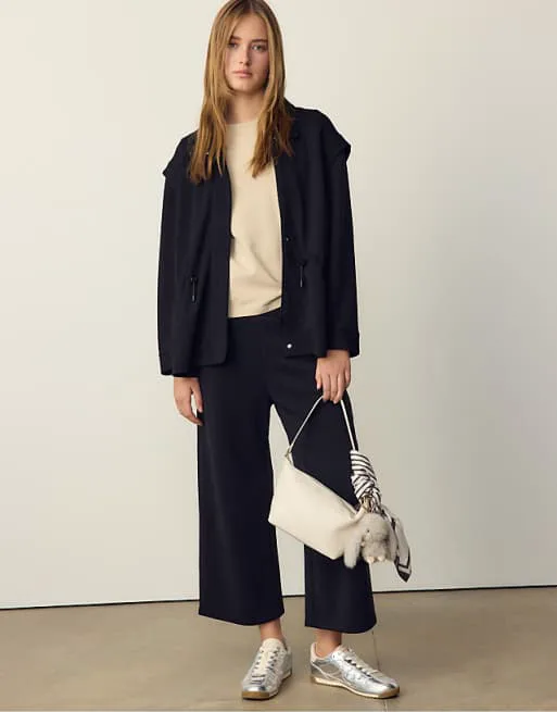 Черные брюки-кюлоты Stradivarius Soft-touch
Черные брюки-кюлоты Stradivarius Soft-touch