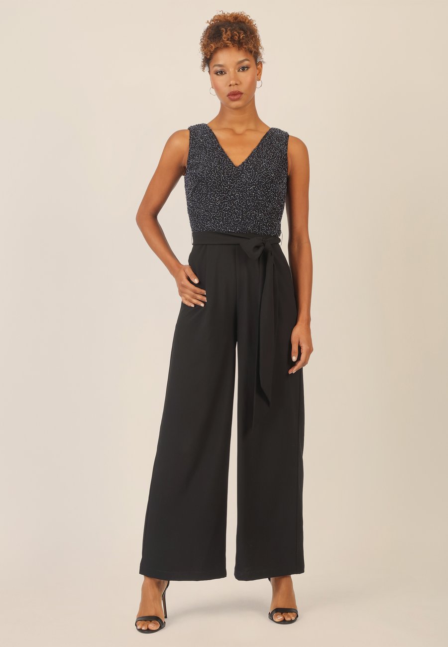 Комбинезон Apart Jumpsuit, Schwarz Nachtblau/Black
Комбинезон Apart Jumpsuit, Schwarz Nachtblau/Black