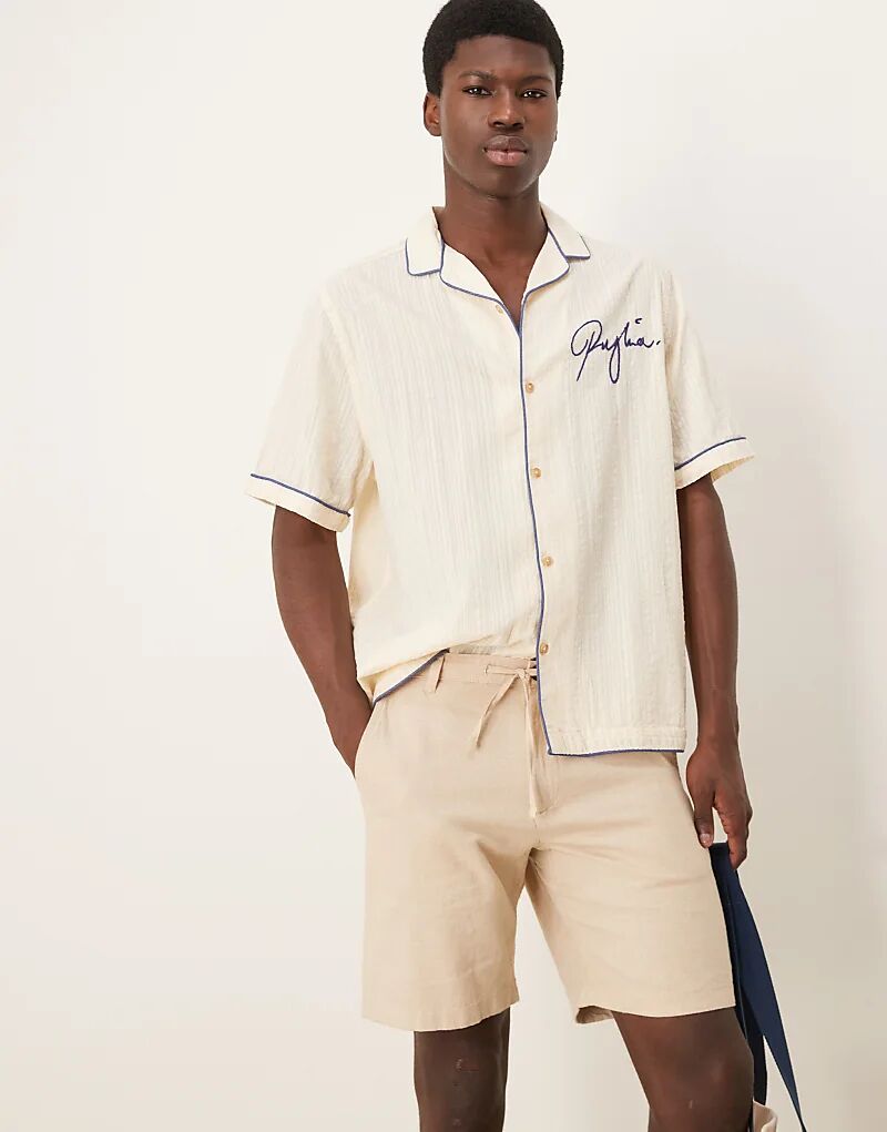 Шорты Selected Homme из льняной смеси кремового цвета
Шорты Selected Homme из льняной смеси кремового цвета