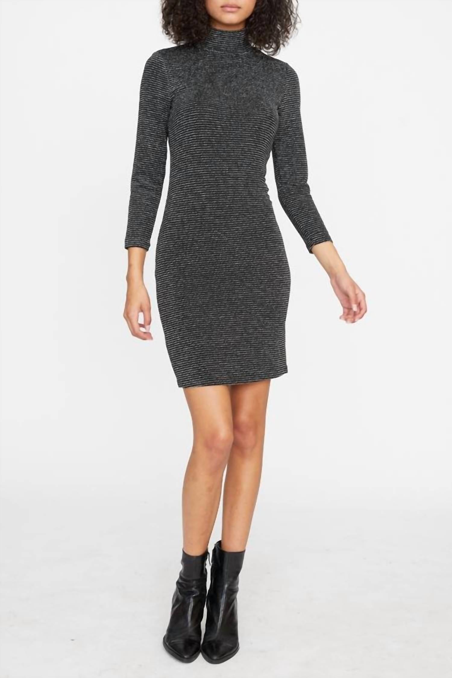 Платье «Незабудка» в черно-серебряную полоску Sanctuary, Black/Silver Stripe
Платье «Незабудка» в черно-серебряную полоску Sanctuary, Black/Silver Stripe