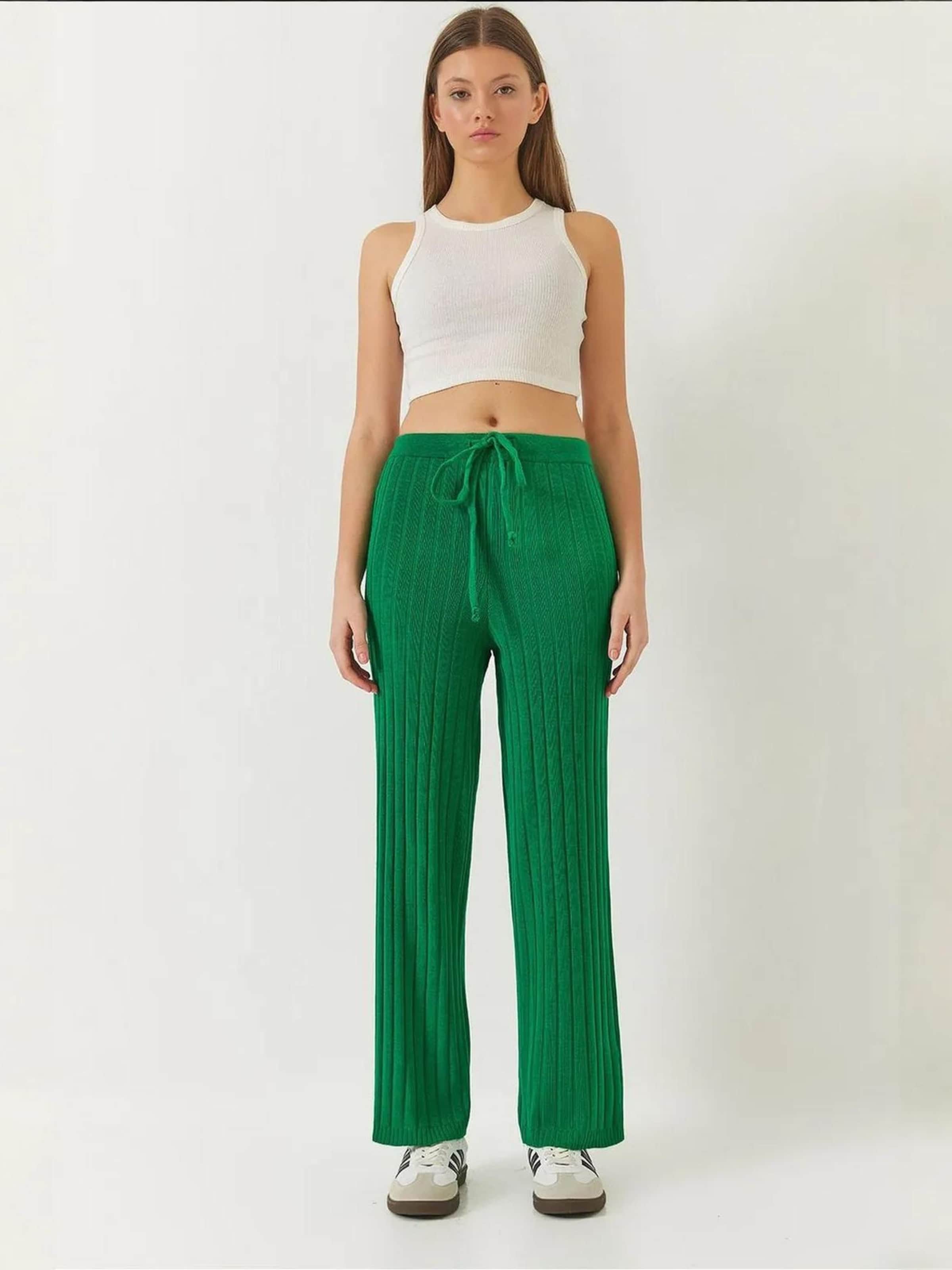 Bianco Lucci Штаны свободного кроя в зеленом цвете
Bianco Lucci Штаны свободного кроя в зеленом цвете