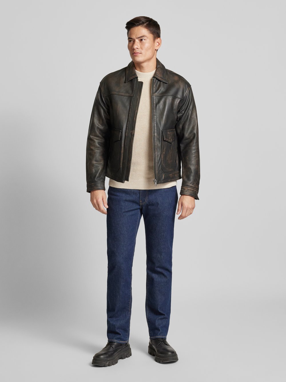 Кожаная куртка с воротником Кент модель «WALLACE» Jack & Jones Premium, темно-коричневый
Кожаная куртка с воротником Кент модель «WALLACE» Jack & Jones Premium, темно-коричневый