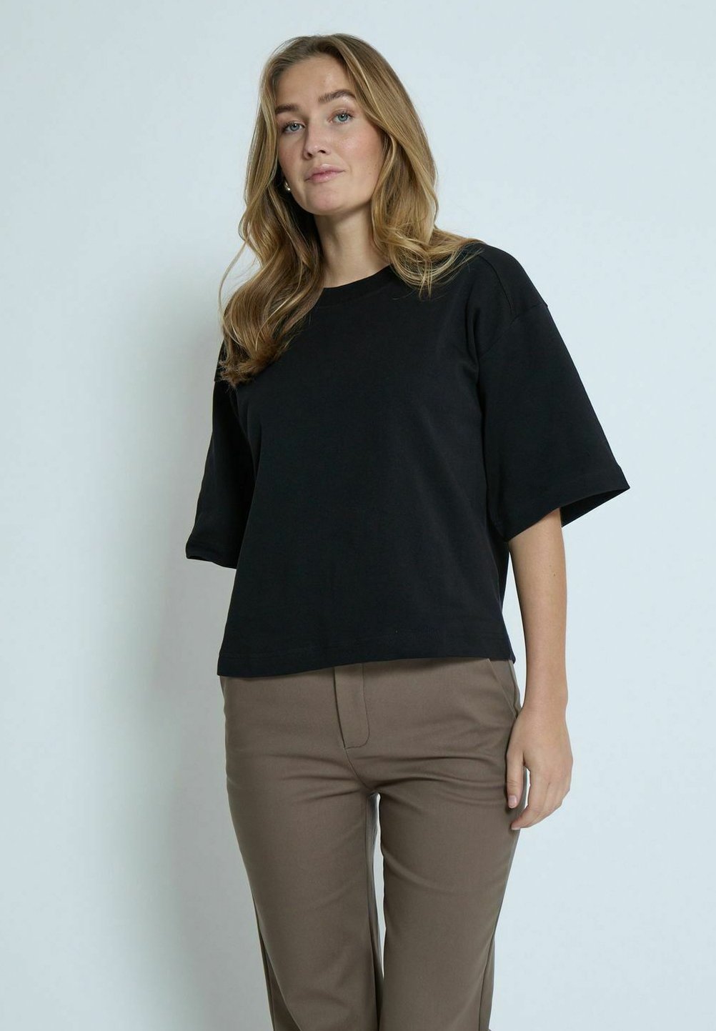 Базовая футболка FIOLA PEPPERCORN, черный
Базовая футболка FIOLA PEPPERCORN, черный