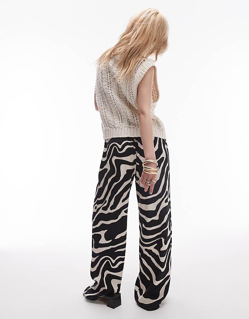 Атласные брюки прямого кроя Topshop Petite – Black & White с зебровым принтом
Атласные брюки прямого кроя Topshop Petite – Black & White с зебровым принтом