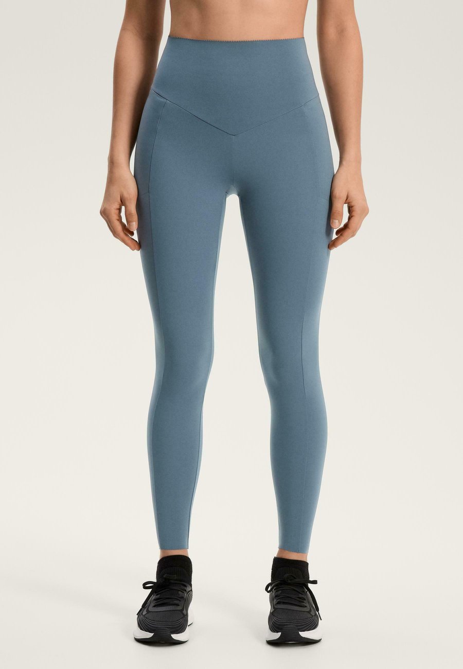 Леггинсы OYSHO COMPRESSIVE POCKET HIGH-RISE ANKLE-LENGTH, Stone Blue Denim
Леггинсы OYSHO COMPRESSIVE POCKET HIGH-RISE ANKLE-LENGTH, Stone Blue Denim