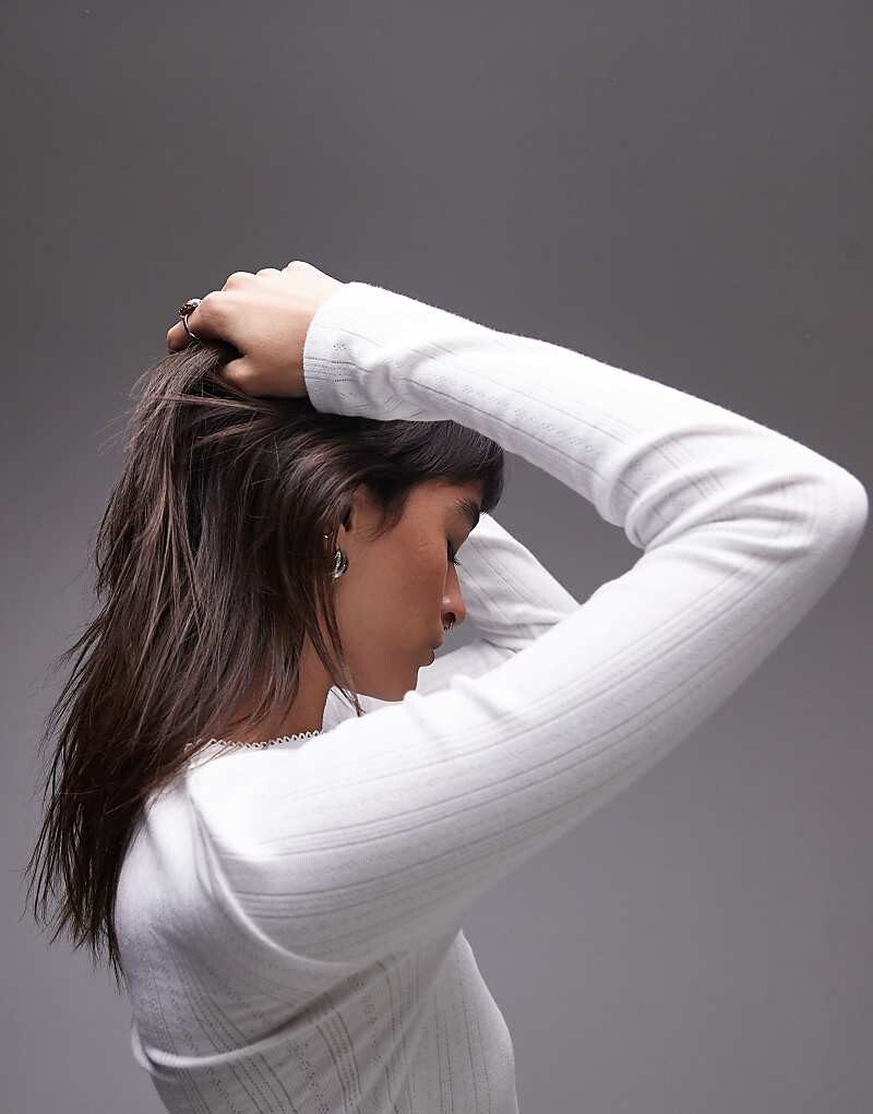 Topshop – Белый ажурный топ с длинными рукавами и отделкой пико 
Topshop – Белый ажурный топ с длинными рукавами и отделкой пико