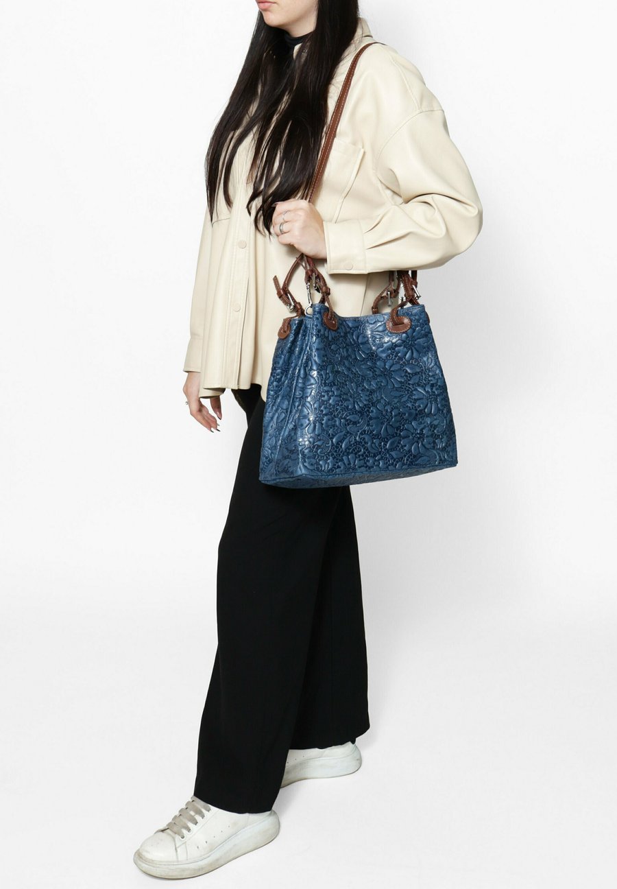 Сумка Chiara Ferretti Handbag, Blu Jeans/Blue Denim
Сумка Chiara Ferretti Handbag, Blu Jeans/Blue Denim