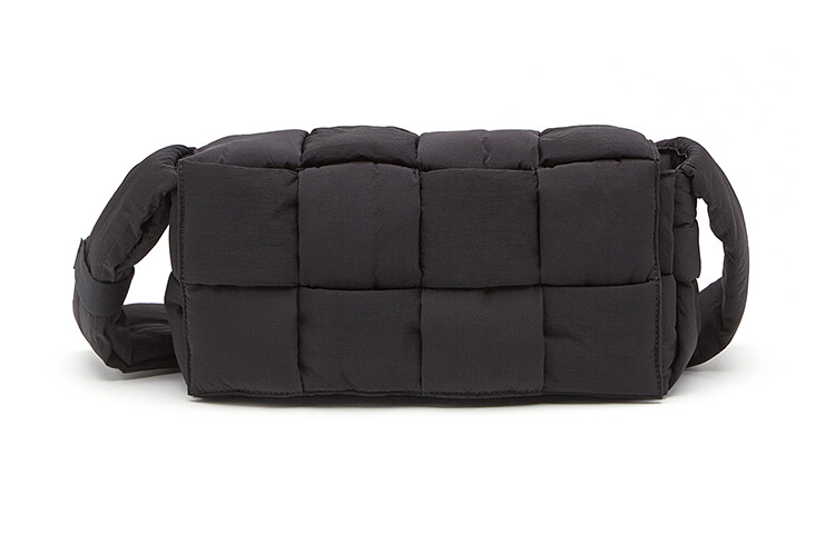 Мужская сумка через плечо Bottega Veneta Tech Cassette с мягкой подкладкой
Мужская сумка через плечо Bottega Veneta Tech Cassette с мягкой подкладкой