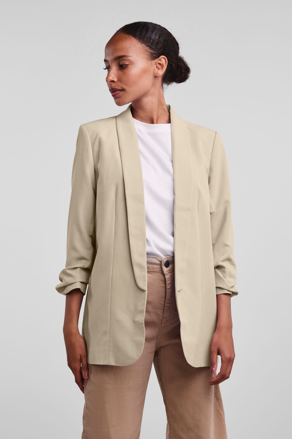 Блейзер с рюшами на рукавах Pieces, бежевый
Блейзер с рюшами на рукавах Pieces, бежевый