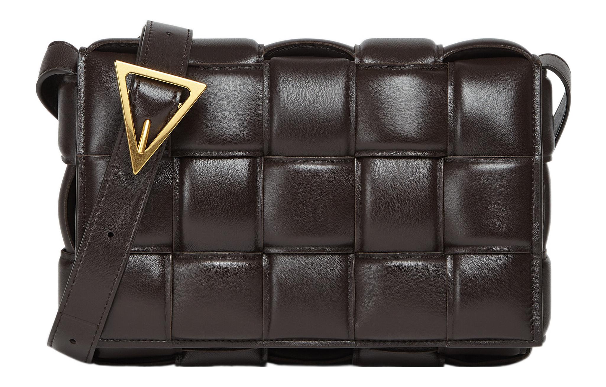 Стеганая кассетная фанда Bottega Veneta
Стеганая кассетная фанда Bottega Veneta