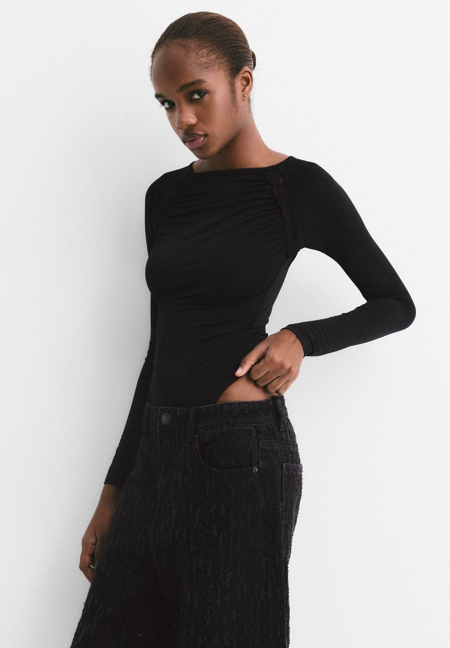 Топ PULL&BEAR COMBINED, Black
Топ PULL&BEAR COMBINED, Black