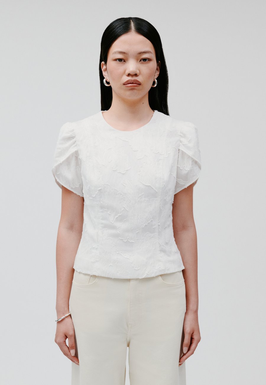 Блуза IVY OAK ELODIE, Schneeweiß/White
Блуза IVY OAK ELODIE, Schneeweiß/White