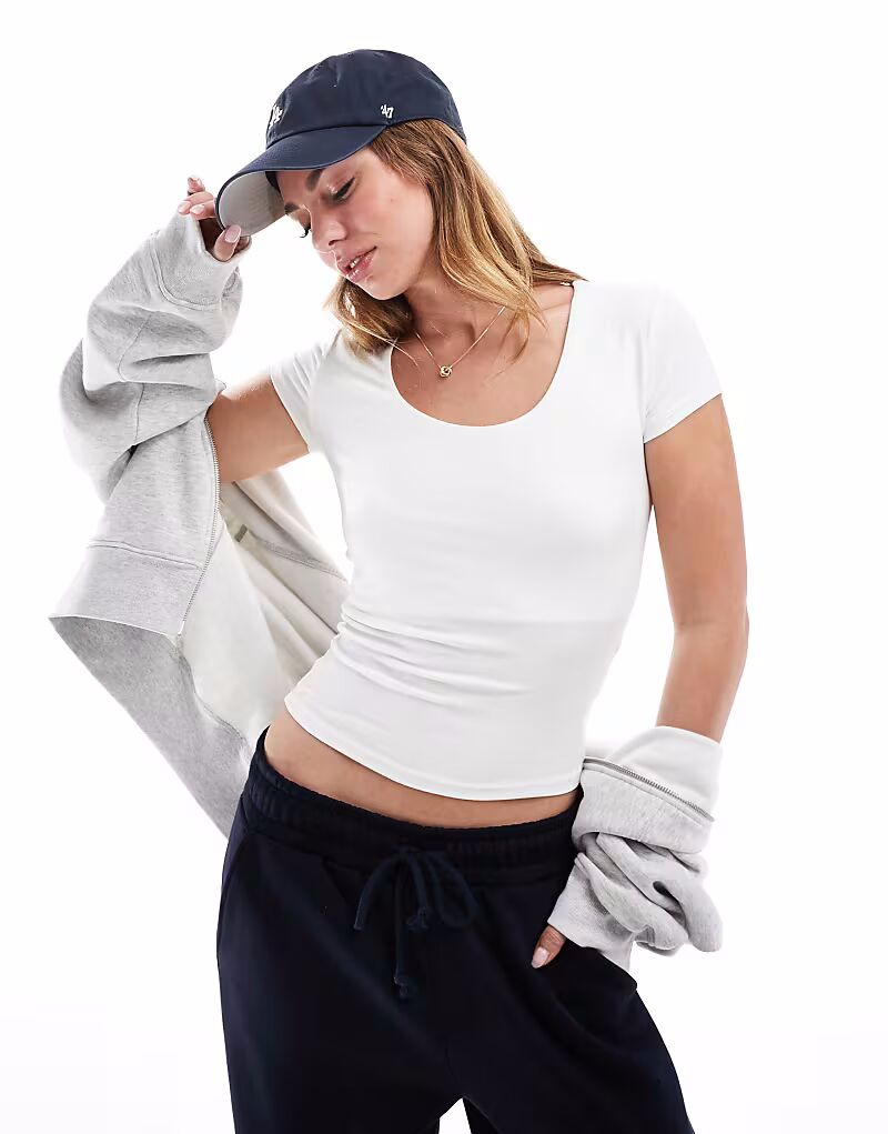 Белый топ Byron с квадратным вырезом и короткими рукавами Cotton On
Белый топ Byron с квадратным вырезом и короткими рукавами Cotton On