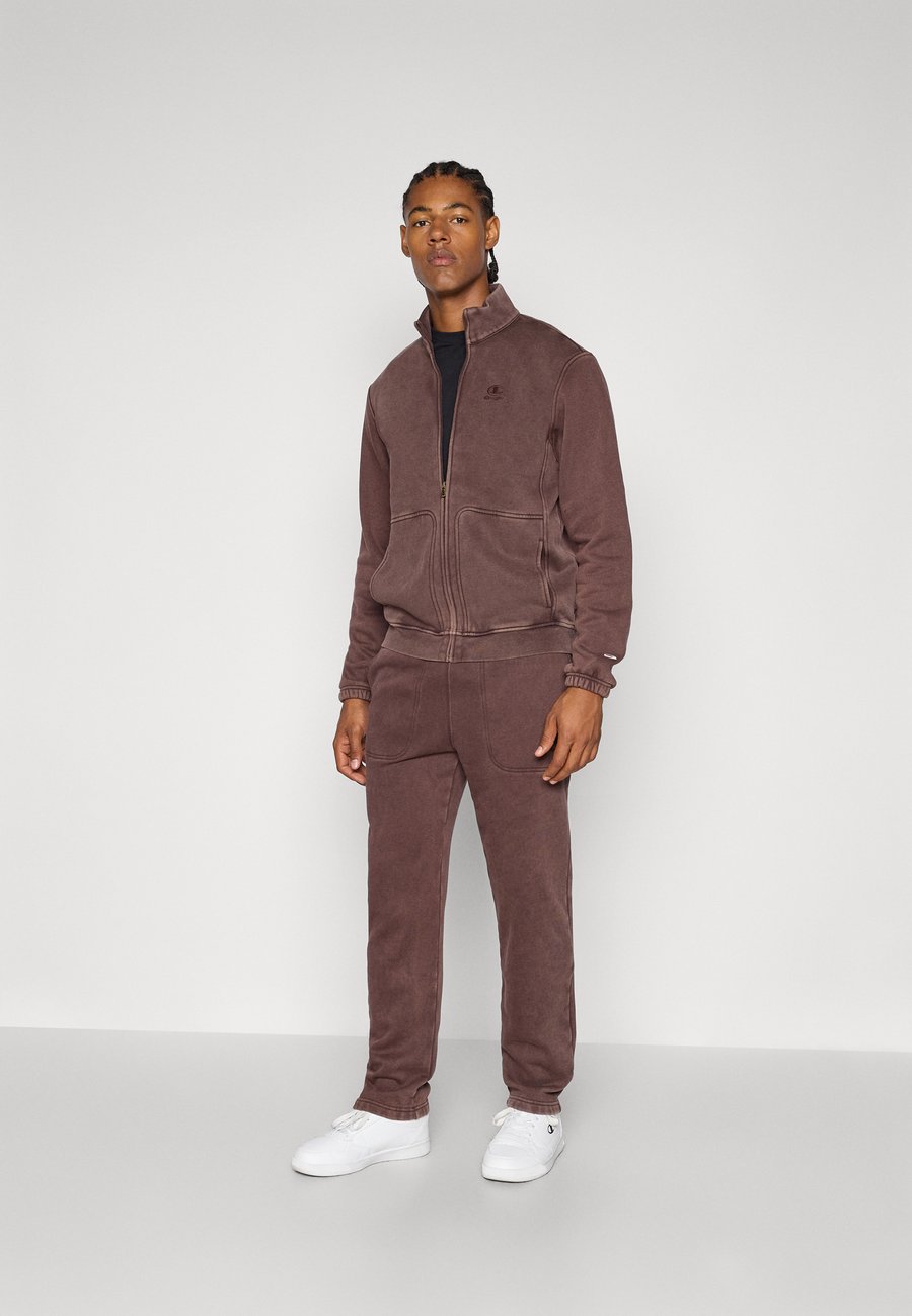 Спортивный костюм Champion WASH SWEATSUIT FULL ZIP SUIT SET, Brown
Спортивный костюм Champion WASH SWEATSUIT FULL ZIP SUIT SET, Brown