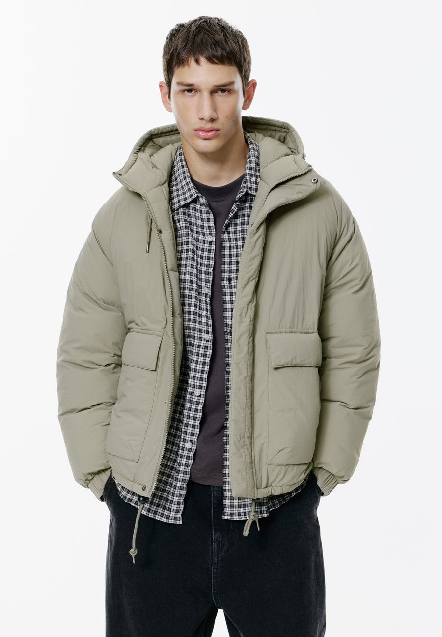 Пальто PULL&BEAR CROPPED PUFFER, Neon Green
Пальто PULL&BEAR CROPPED PUFFER, Neon Green