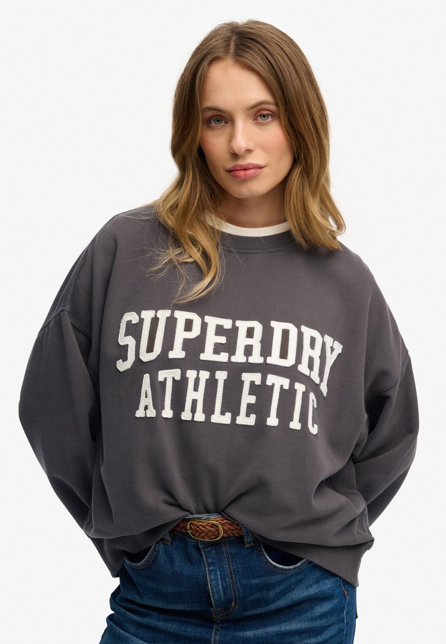 Толстовка Superdry & Co ATHLETIC ESSENTIALS RELAXED APPLIQUE, Charcoal/Dark Grey, Черный, Толстовка Superdry & Co ATHLETIC ESSENTIALS RELAXED APPLIQUE, Charcoal/Dark Grey
Толстовка Superdry & Co ATHLETIC ESSENTIALS RELAXED APPLIQUE, Charcoal/Dark Grey, Черный, Толстовка Superdry & Co ATHLETIC ESSENTIALS RELAXED APPLIQUE, Charcoal/Dark Grey