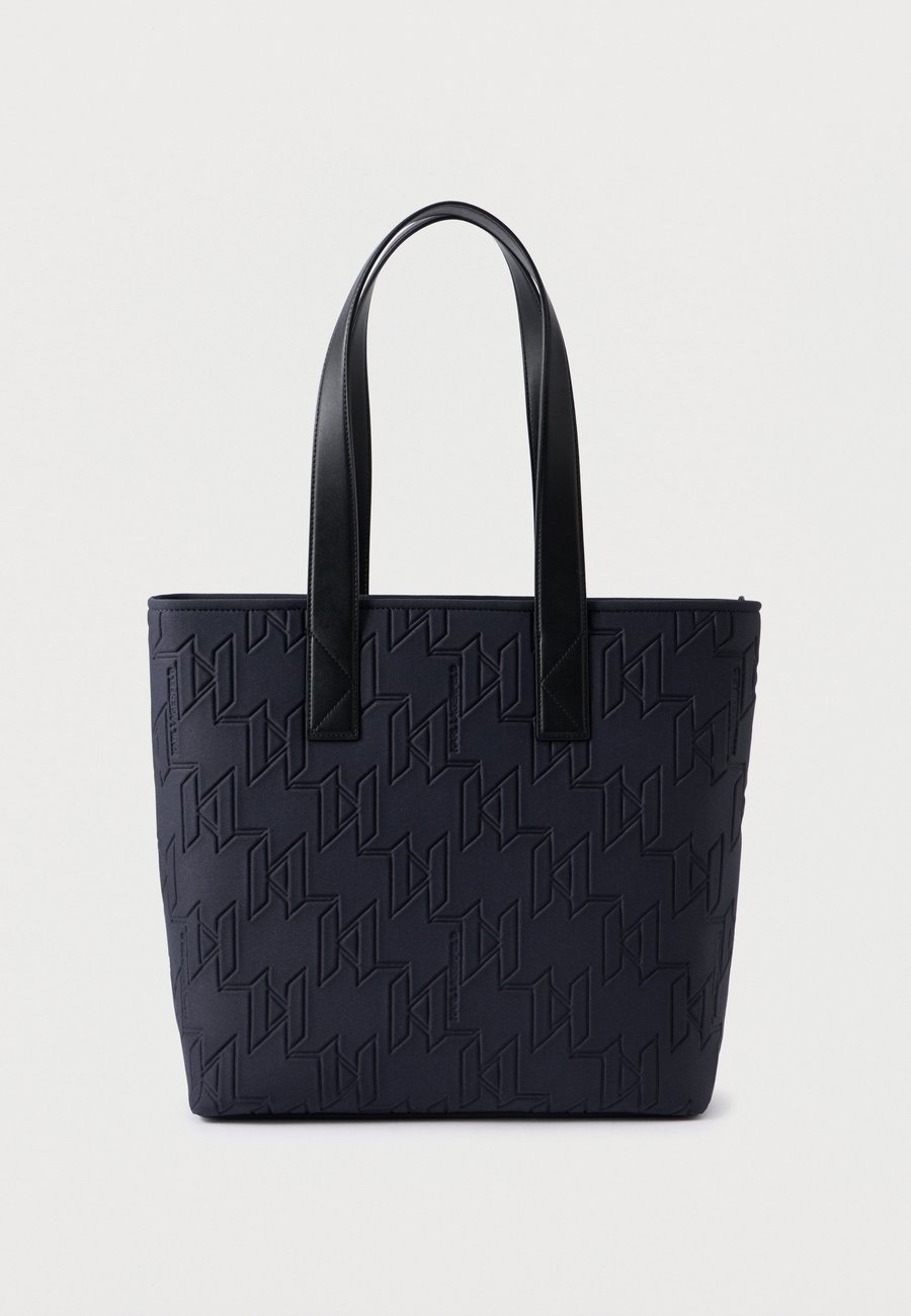 Сумка KARL LAGERFELD MONOGRAM MENS BEACH BAG, Dark Navy/Dark Blue
Сумка KARL LAGERFELD MONOGRAM MENS BEACH BAG, Dark Navy/Dark Blue