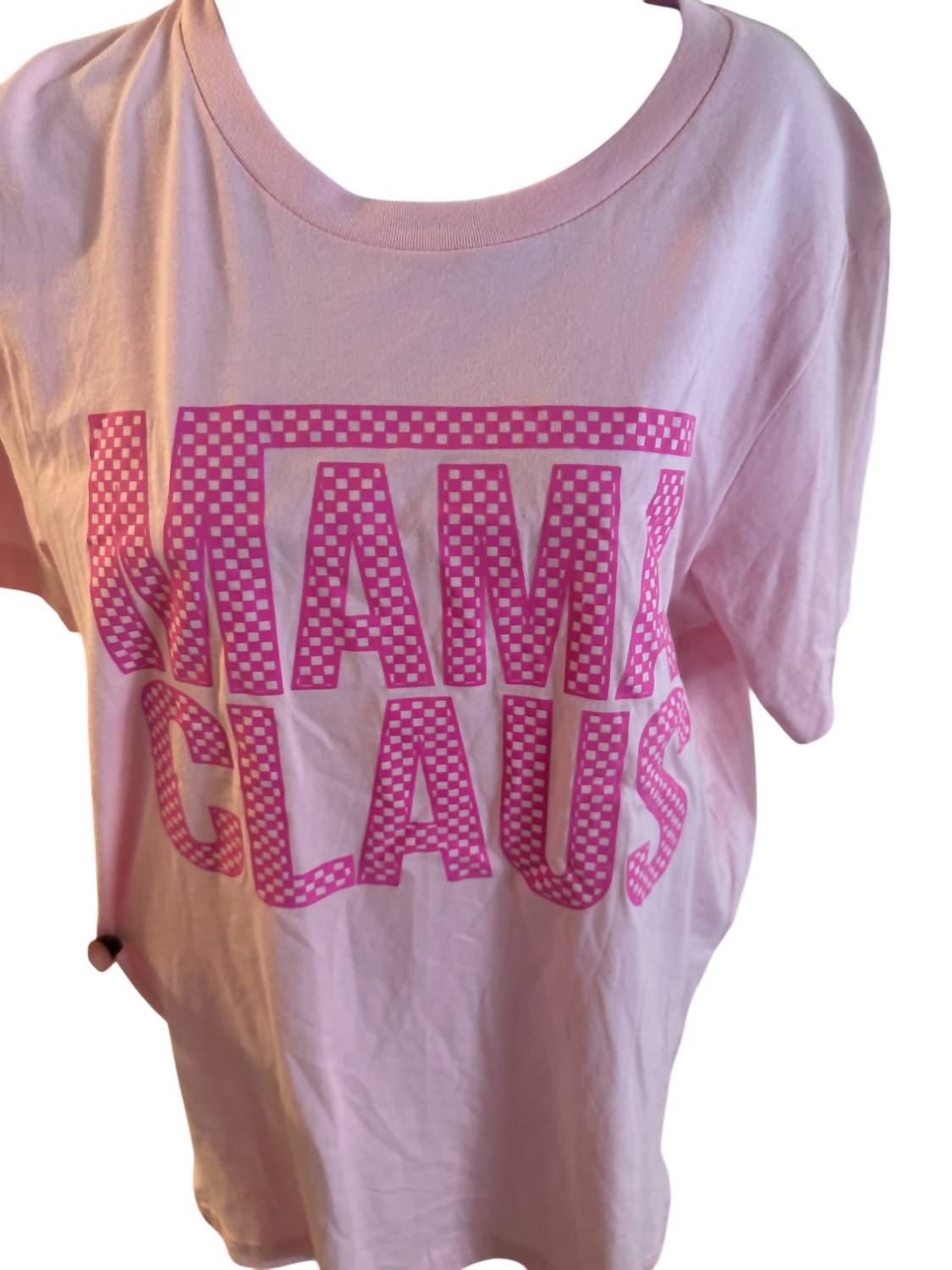 Женская футболка Mama Claus розового цвета Glam n Go Boutique
Женская футболка Mama Claus розового цвета Glam n Go Boutique