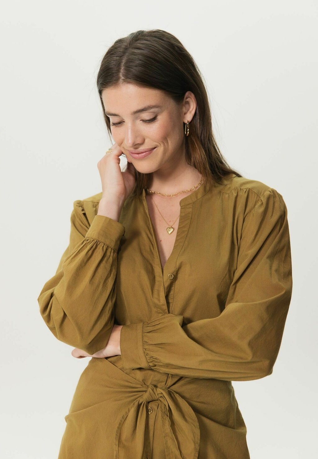 Повседневное платье MIT KNOTEN-DETAIL Sissy-Boy, светло-коричневый
Повседневное платье MIT KNOTEN-DETAIL Sissy-Boy, светло-коричневый