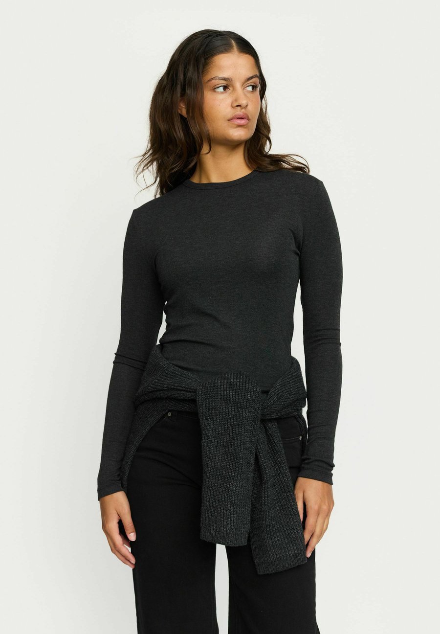 Топ Soft Rebels Long sleeved top, Charcoal Melange/Dark Grey
Топ Soft Rebels Long sleeved top, Charcoal Melange/Dark Grey