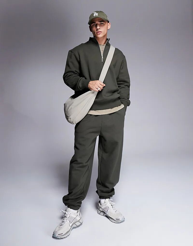 Премиальные плотные свободные джоггеры 400 г/м² цвета хаки ASOS DESIGN
Премиальные плотные свободные джоггеры 400 г/м² цвета хаки ASOS DESIGN