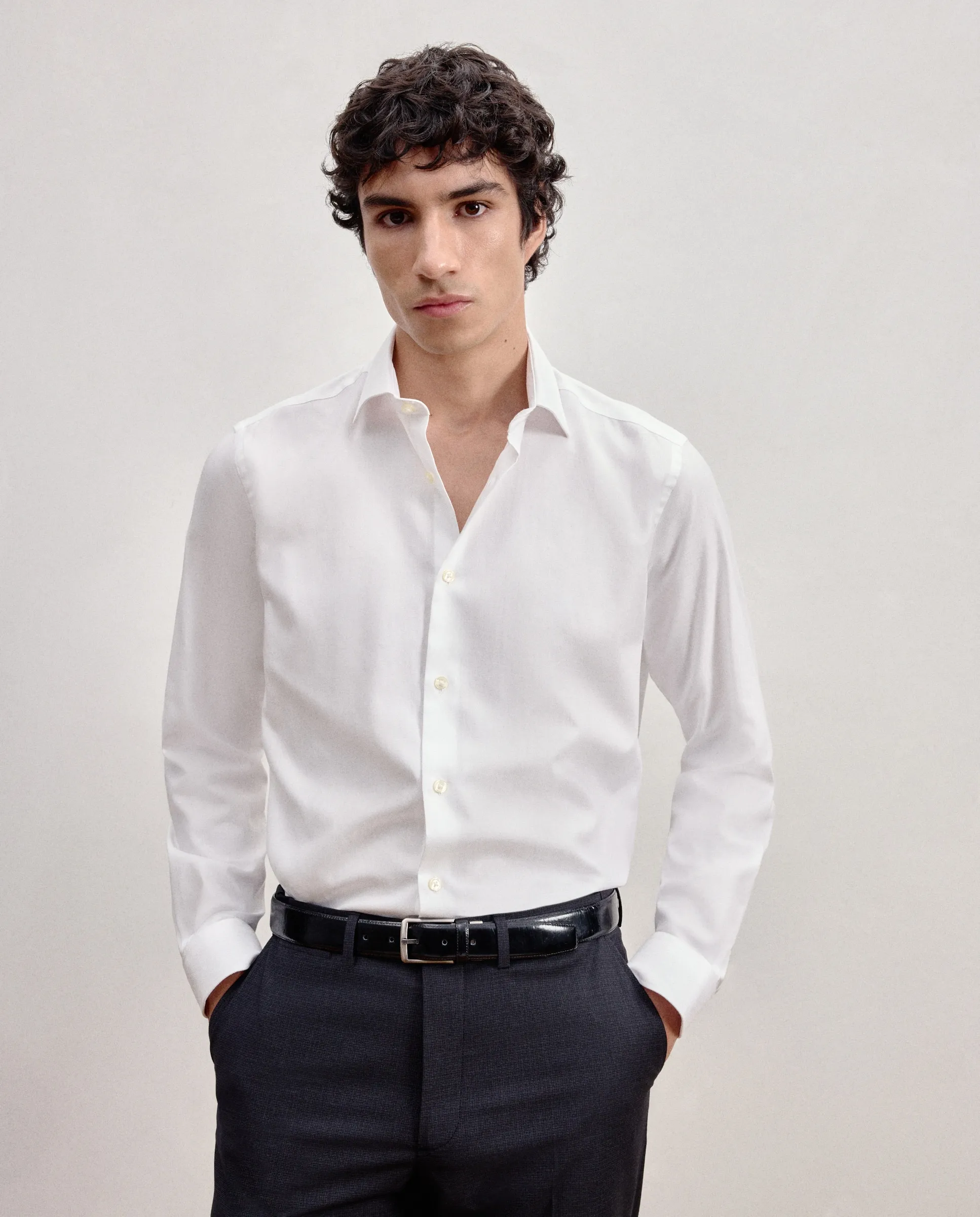 Белая рубашка с мелким узором в ёлочку классического кроя Dustin, белый
Белая рубашка с мелким узором в ёлочку классического кроя Dustin, белый