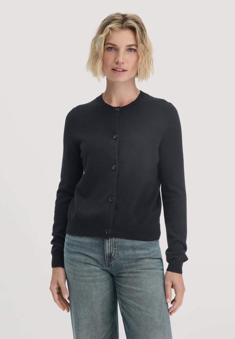 Кардиган Hessnatur MERINO, Schwarz/Black
Кардиган Hessnatur MERINO, Schwarz/Black