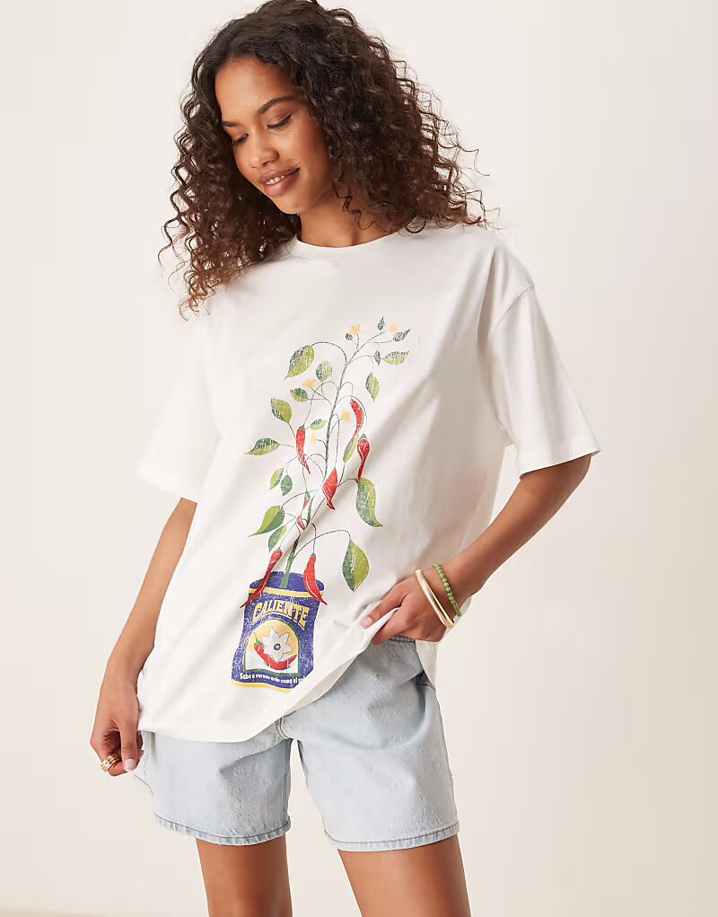 Футболка ASOS DESIGN oversize с изображением перца чили цвета кокосового молока
Футболка ASOS DESIGN oversize с изображением перца чили цвета кокосового молока