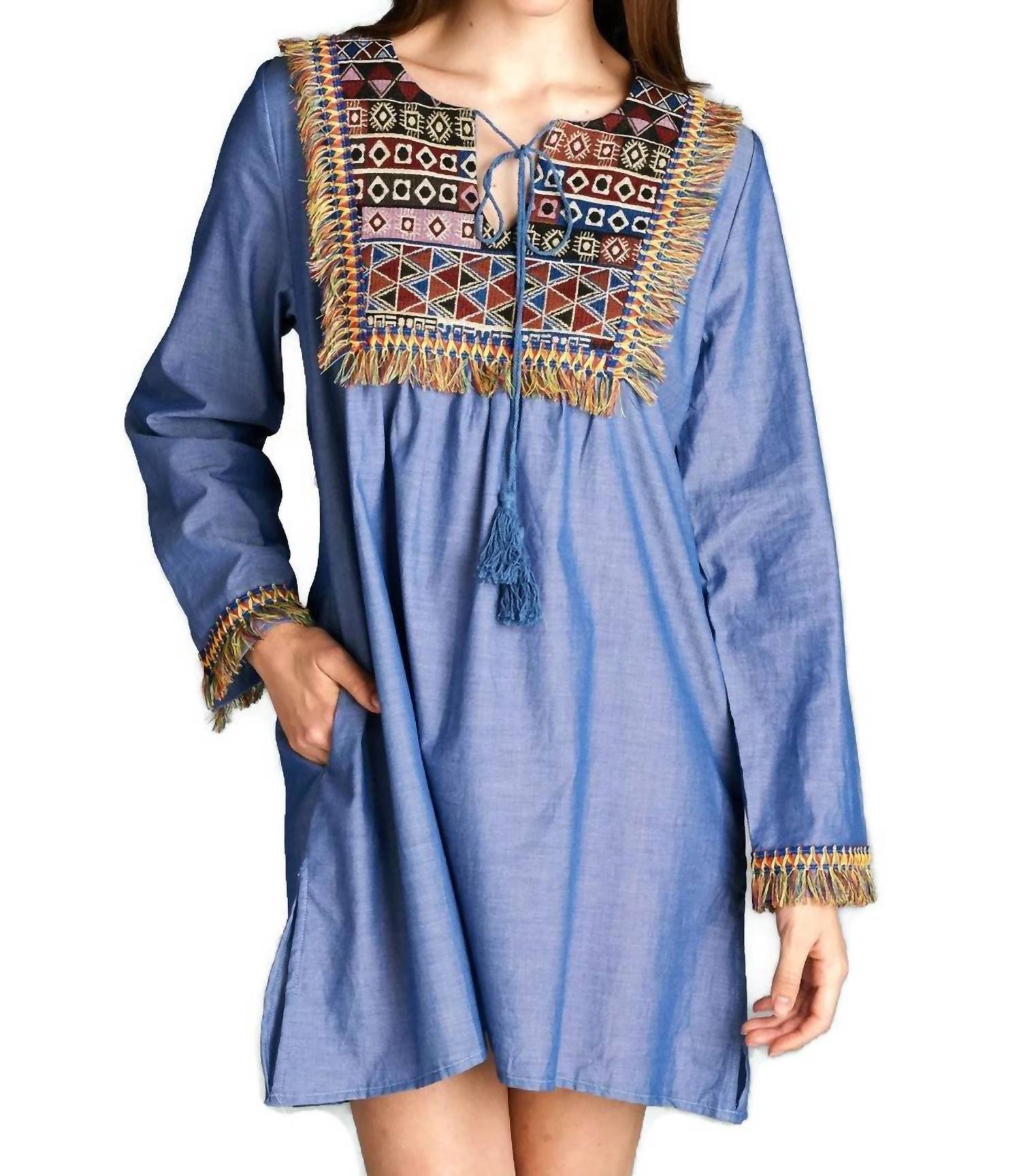 Платье из шамбре с бахромой и геометрическим узором синего цвета Velzera
Платье из шамбре с бахромой и геометрическим узором синего цвета Velzera