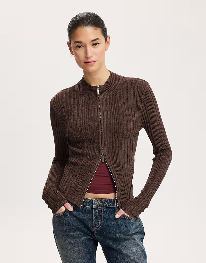Кардиган на молнии с разноцветным рубчиком коричневого цвета Cotton On
Кардиган на молнии с разноцветным рубчиком коричневого цвета Cotton On