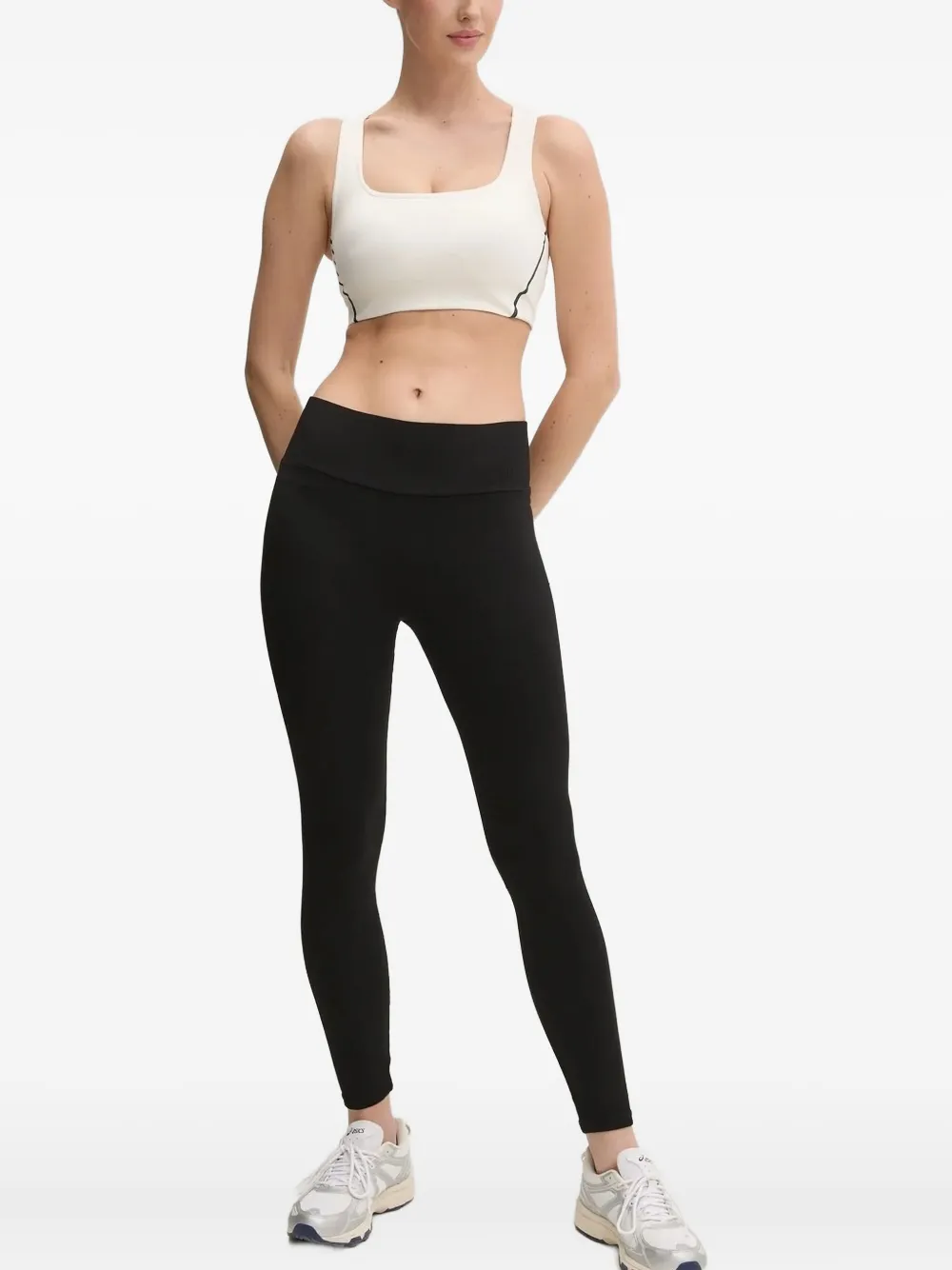 Спортивный бюстгальтер с квадратным вырезом Boss, белый
Спортивный бюстгальтер с квадратным вырезом Boss, белый