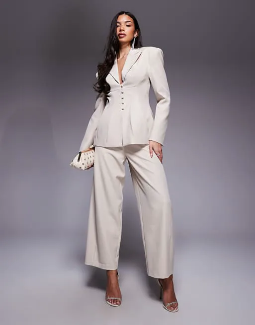 Универсальные брюки-баллоны нейтрального кроя ASOS LUXE
Универсальные брюки-баллоны нейтрального кроя ASOS LUXE