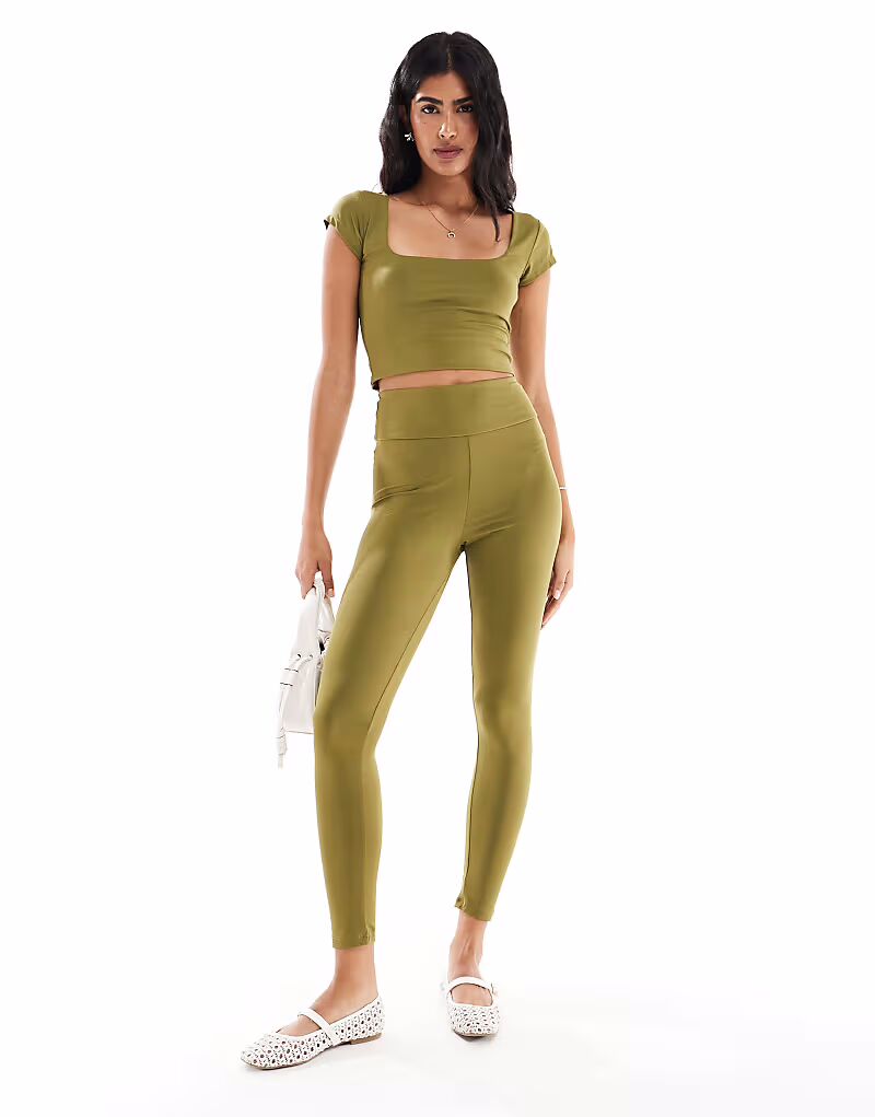 Леггинсы из полиамида оливкового цвета Miss Selfridge
Леггинсы из полиамида оливкового цвета Miss Selfridge