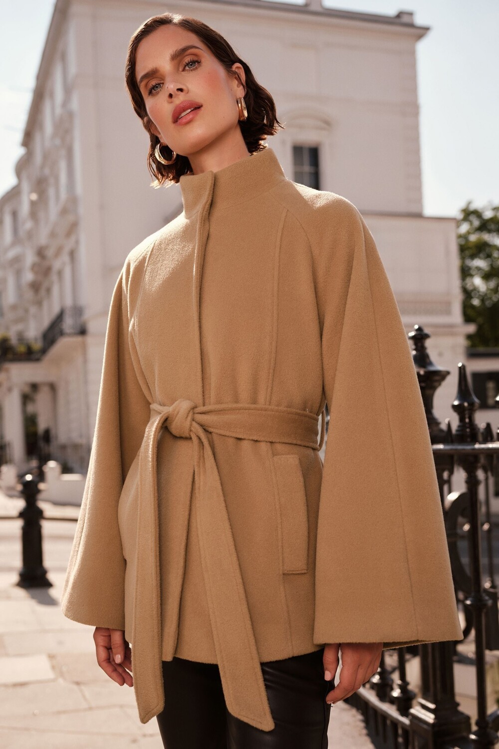 Пальто накидка с поясом Love & Roses, коричневый
Пальто накидка с поясом Love & Roses, коричневый