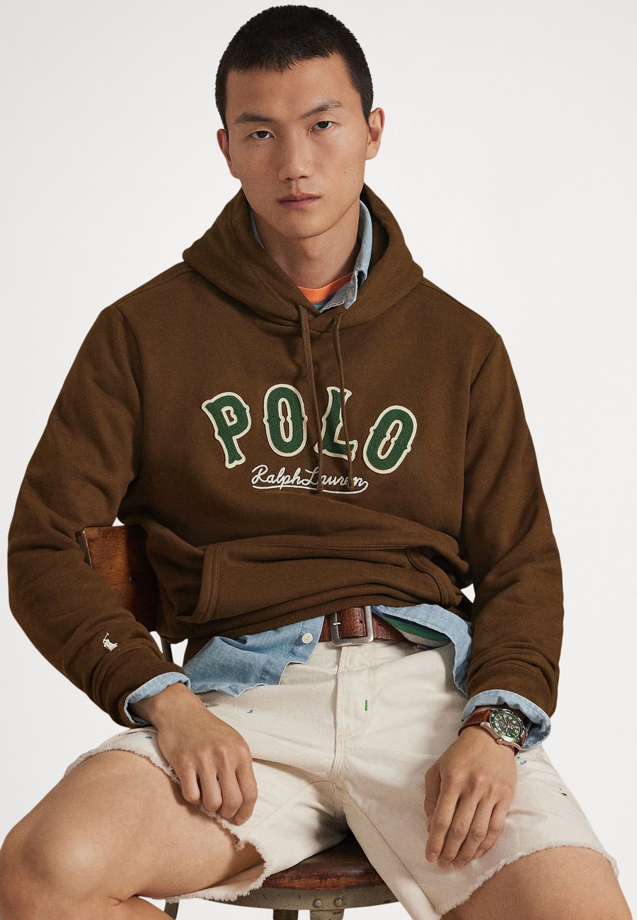 Толстовка Polo Ralph Lauren THE RL FLEECE WESTERN-LOGO HOODIE, York Brown/Brown, Коричневый, Толстовка Polo Ralph Lauren THE RL FLEECE WESTERN-LOGO HOODIE, York Brown/Brown
Толстовка Polo Ralph Lauren THE RL FLEECE WESTERN-LOGO HOODIE, York Brown/Brown, Коричневый, Толстовка Polo Ralph Lauren THE RL FLEECE WESTERN-LOGO HOODIE, York Brown/Brown