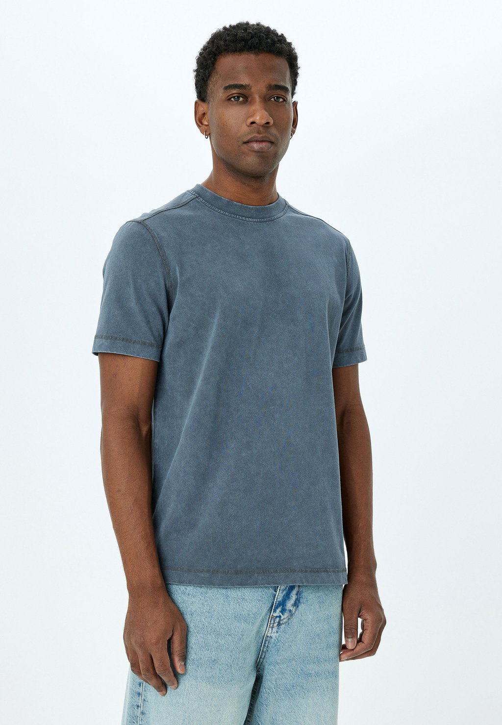 Базовая футболка Koton, темно-синий 
Базовая футболка Koton, темно-синий